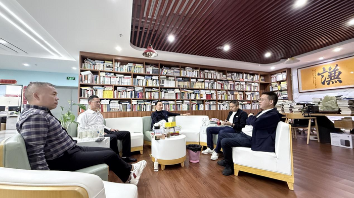 商会动态|探科创成果，谋学习新篇！会长方笑求带队走访龙岗联络处